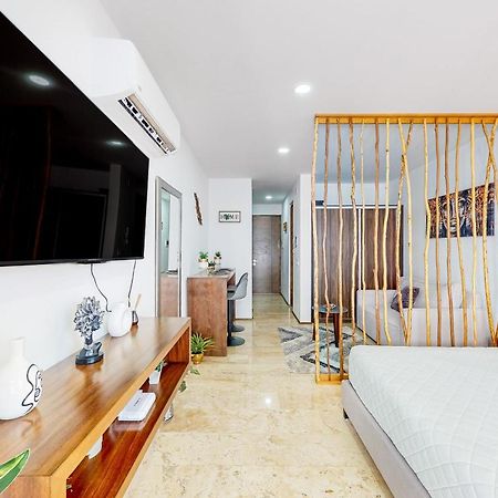 Отель Menesse Midtown 2 Unit 208 Плая-дель-Кармен Экстерьер фото